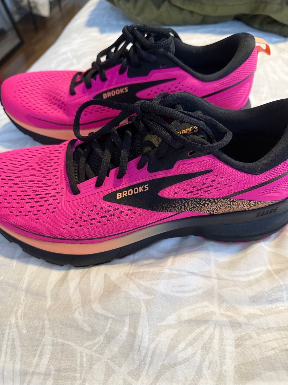 Brooks Women’s Running Shoes - Pink/Black